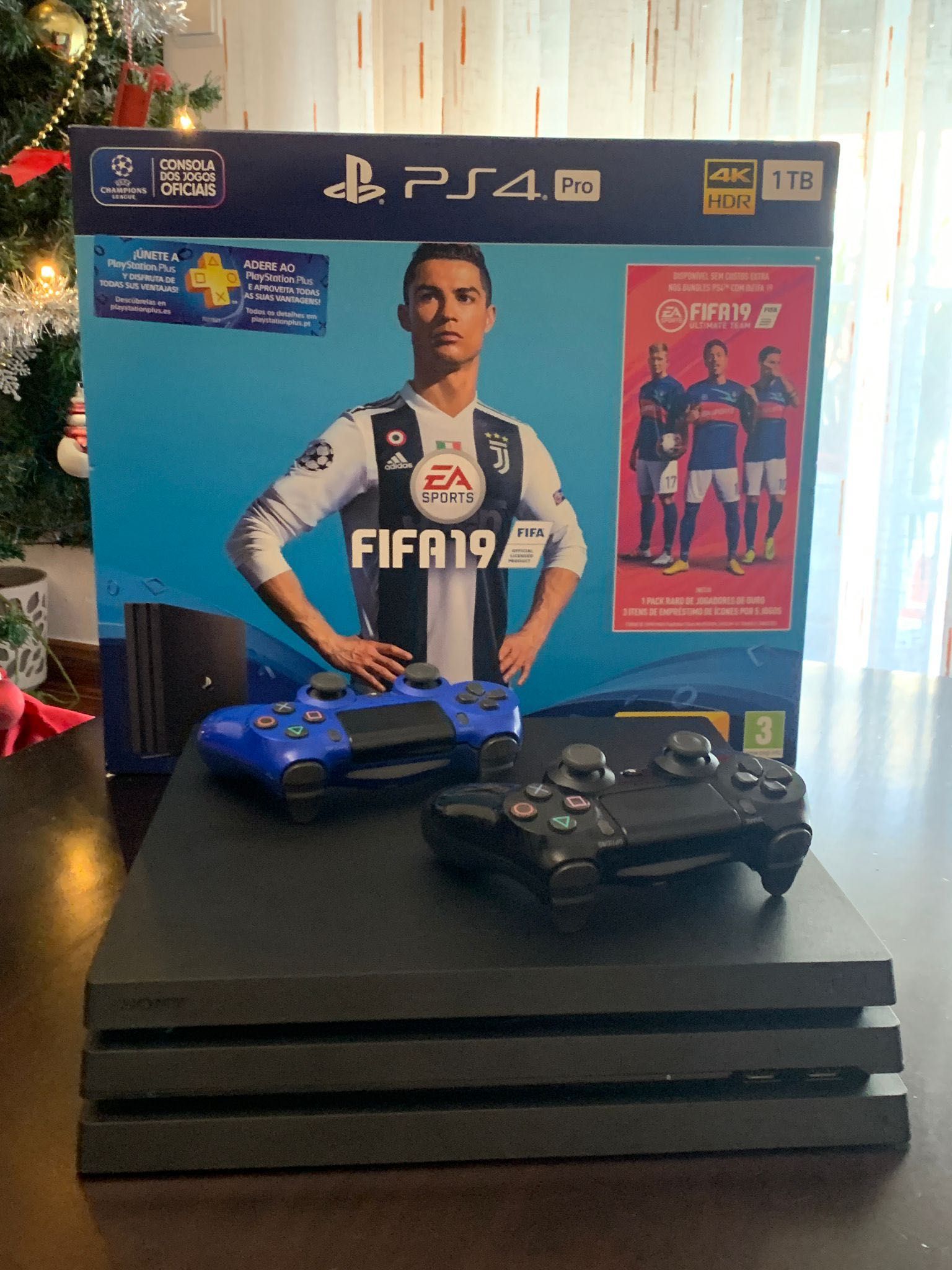 PS4 Pro + 2 comandos + 2 jogos