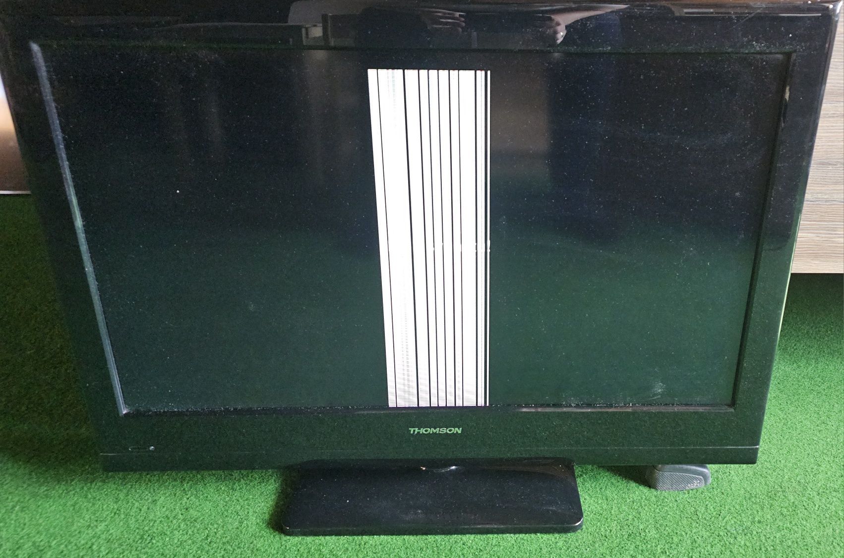 Telewizor Thomson 32HS3246C - 32 cale - uszkodzony - Brak pilota