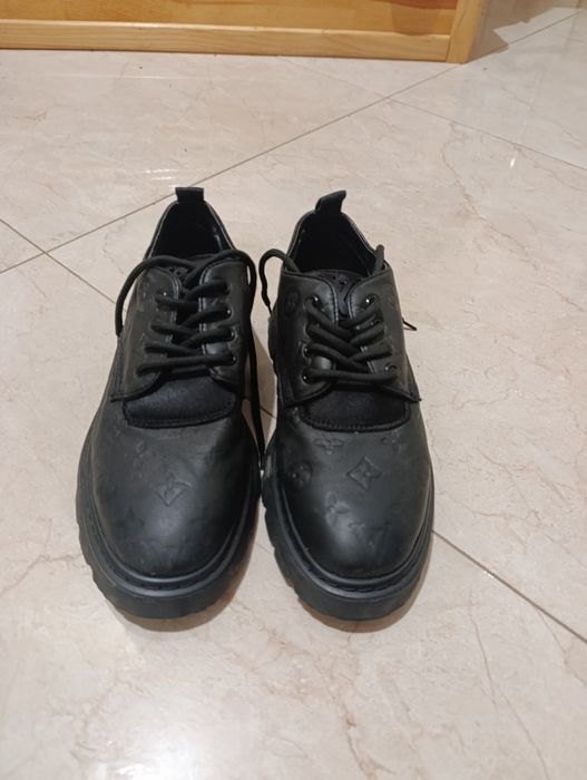 Продам чоловіче взуття брендове