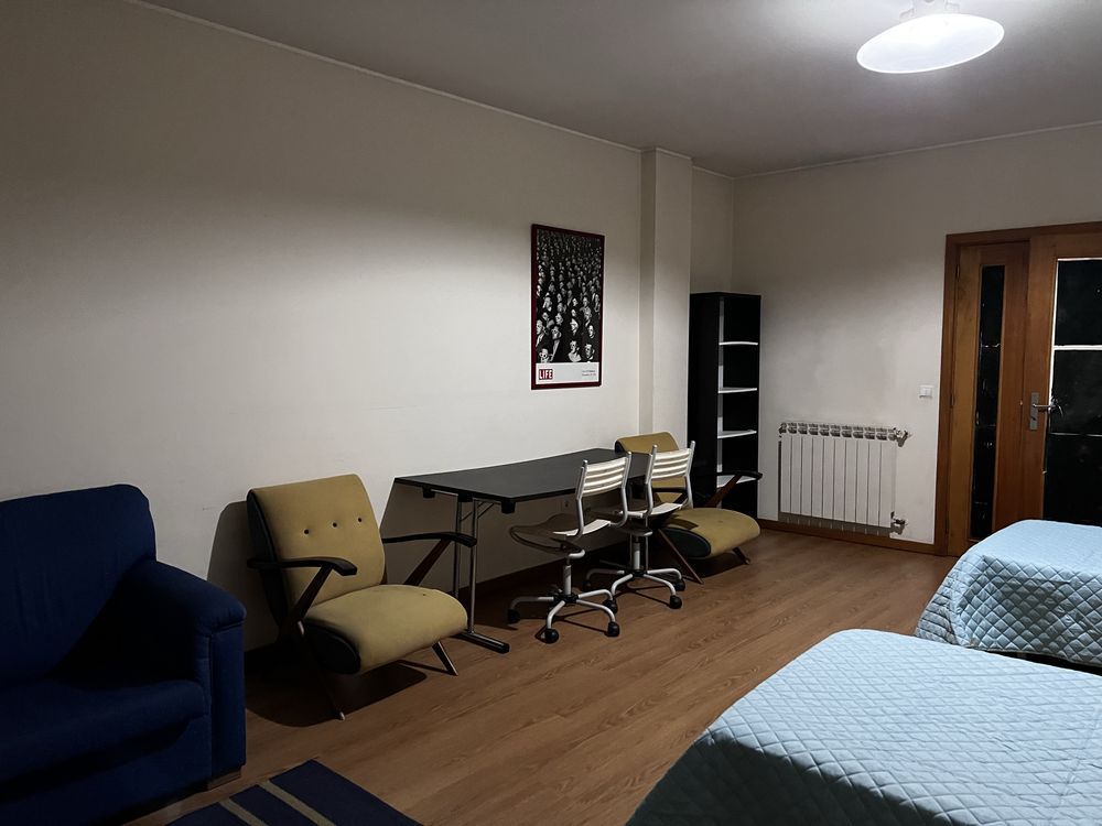 Quarto duplo para arrendar a rapazes estudantes.