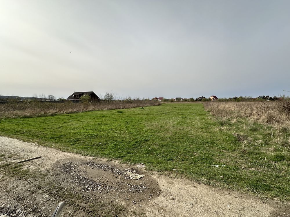 Власна, 9-ть соток, рівна ділянка, під забудову, в місті Ужгороді.