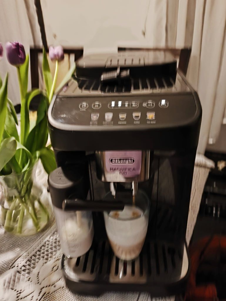 Ekspres do kawy DeLonghi Magnifica Evo