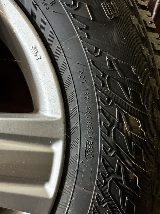 Nokian Hakkapelitta LT3 на штатних дисках від Land Cruiser 200