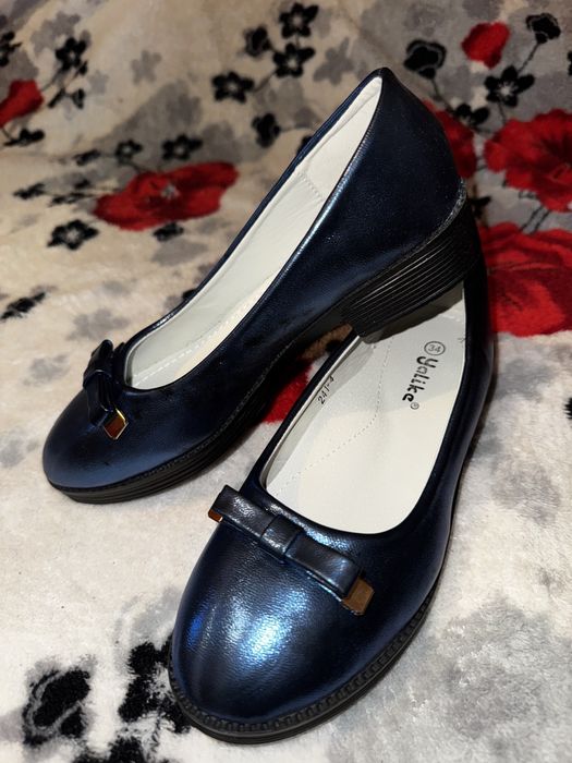 Темно сині нові туфлідля дівчинки 34 р.