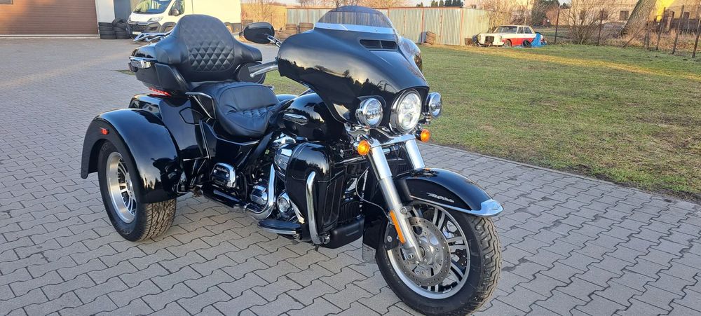 Harley-Davidson Tri Glide FLHTCUTG Tri Glide Ultra prawko katB