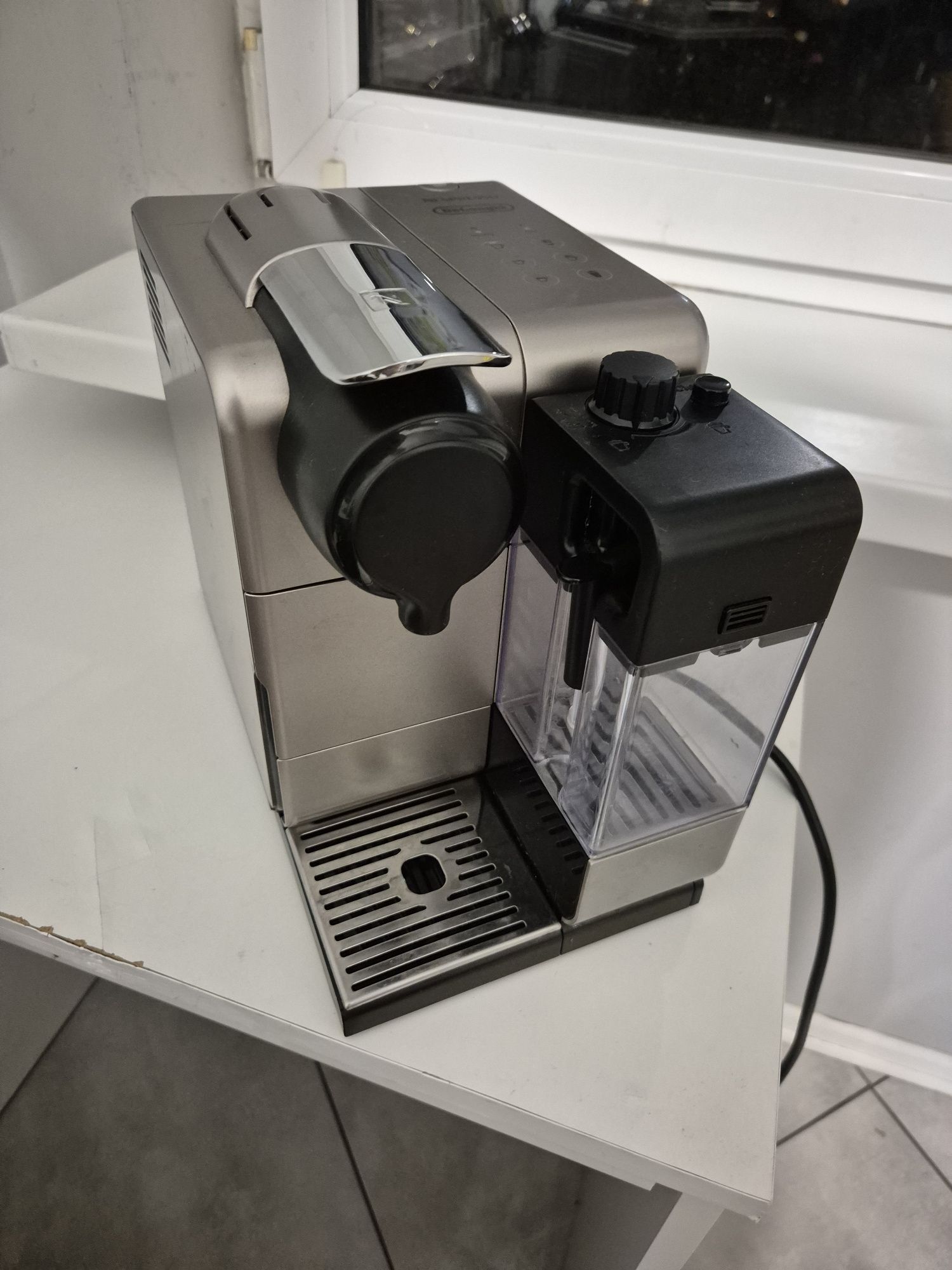 Ekspres De'Longhi Nespresso Lattissima EN550.S