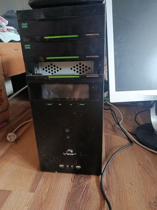 PC gaming + monitor POLECAM