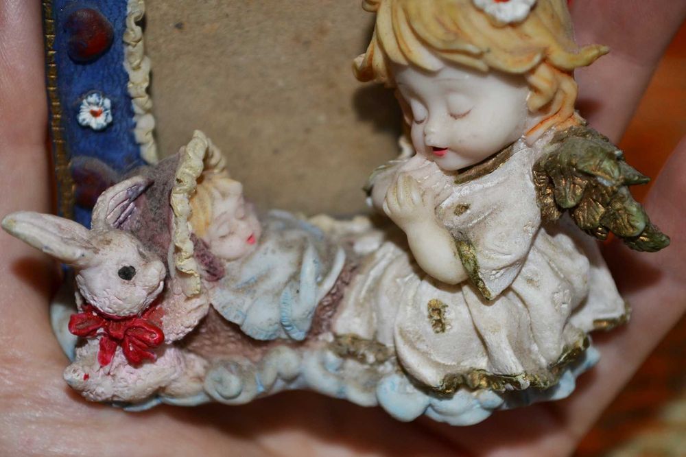 Рамка для фото малыш ребенок в колыбели люльке и ангел молится