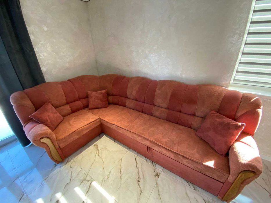 Продам кутовий диван з кріслами