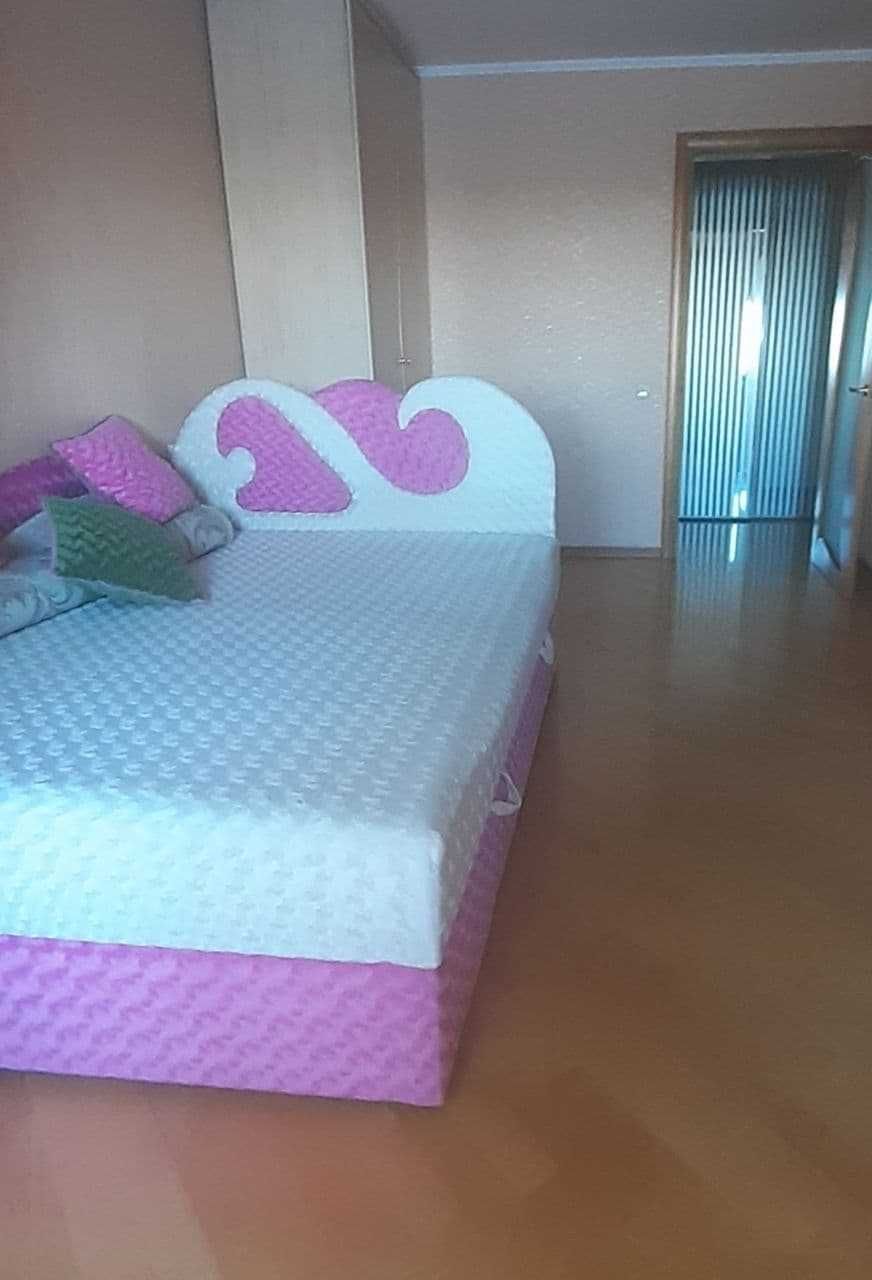 м Мінська, Оболонські Липки, Набережна, Івасюка 20-А, з видом на річку