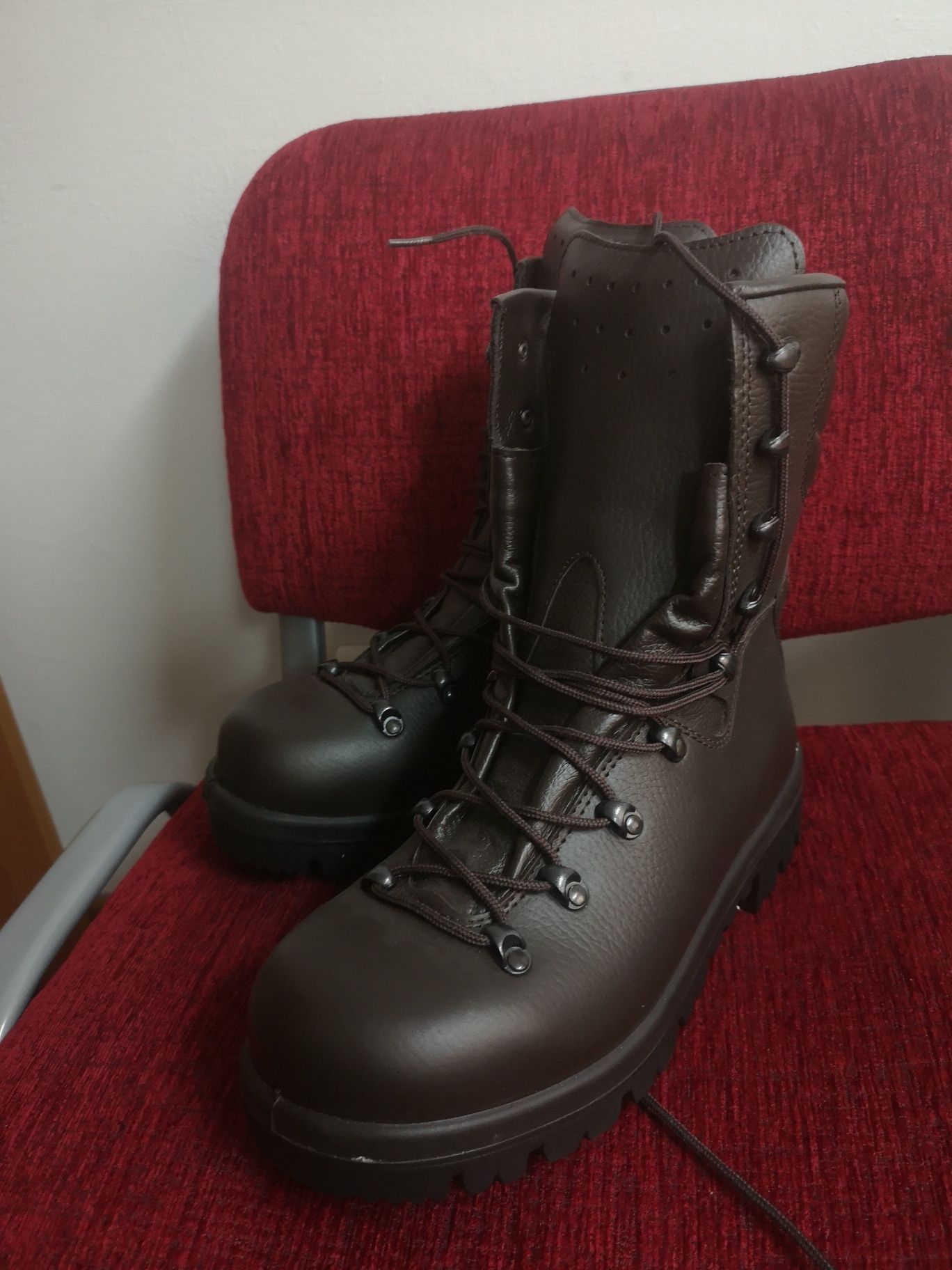 Buty wojskowe zimowe. Rozmiar 40. 933A/MON. Demar