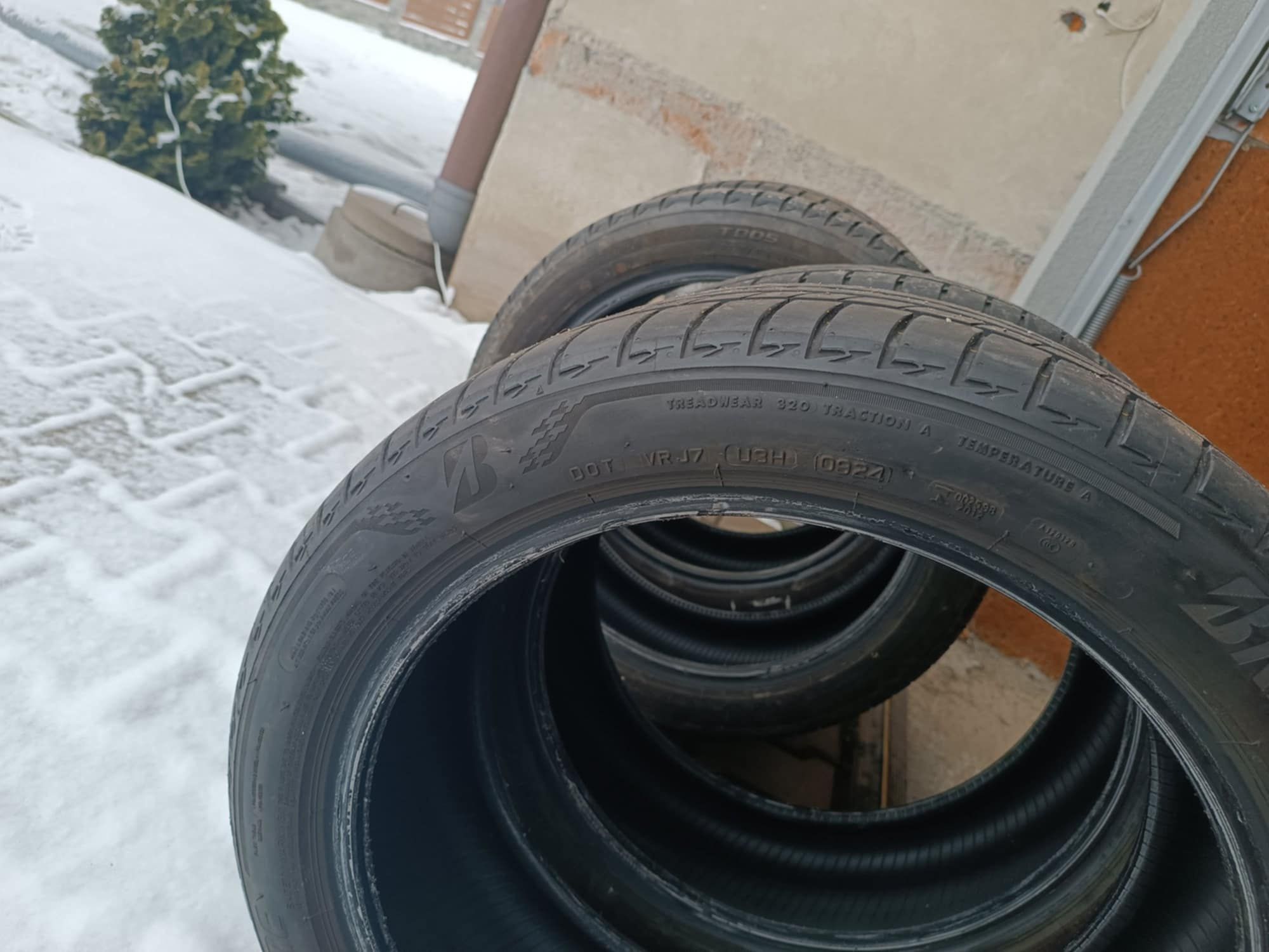 Komplet letnich opon Bridgestone  225/45 R 18 Jak nowe