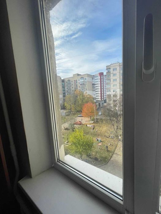 3-к Півд-Захід,нове планування косметичний ремонт!!