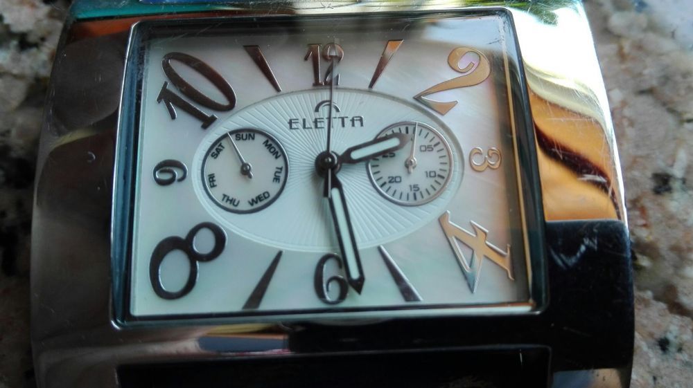 Relógio Eletta com 4 braceletes, mostrador do relógio em madrepérola