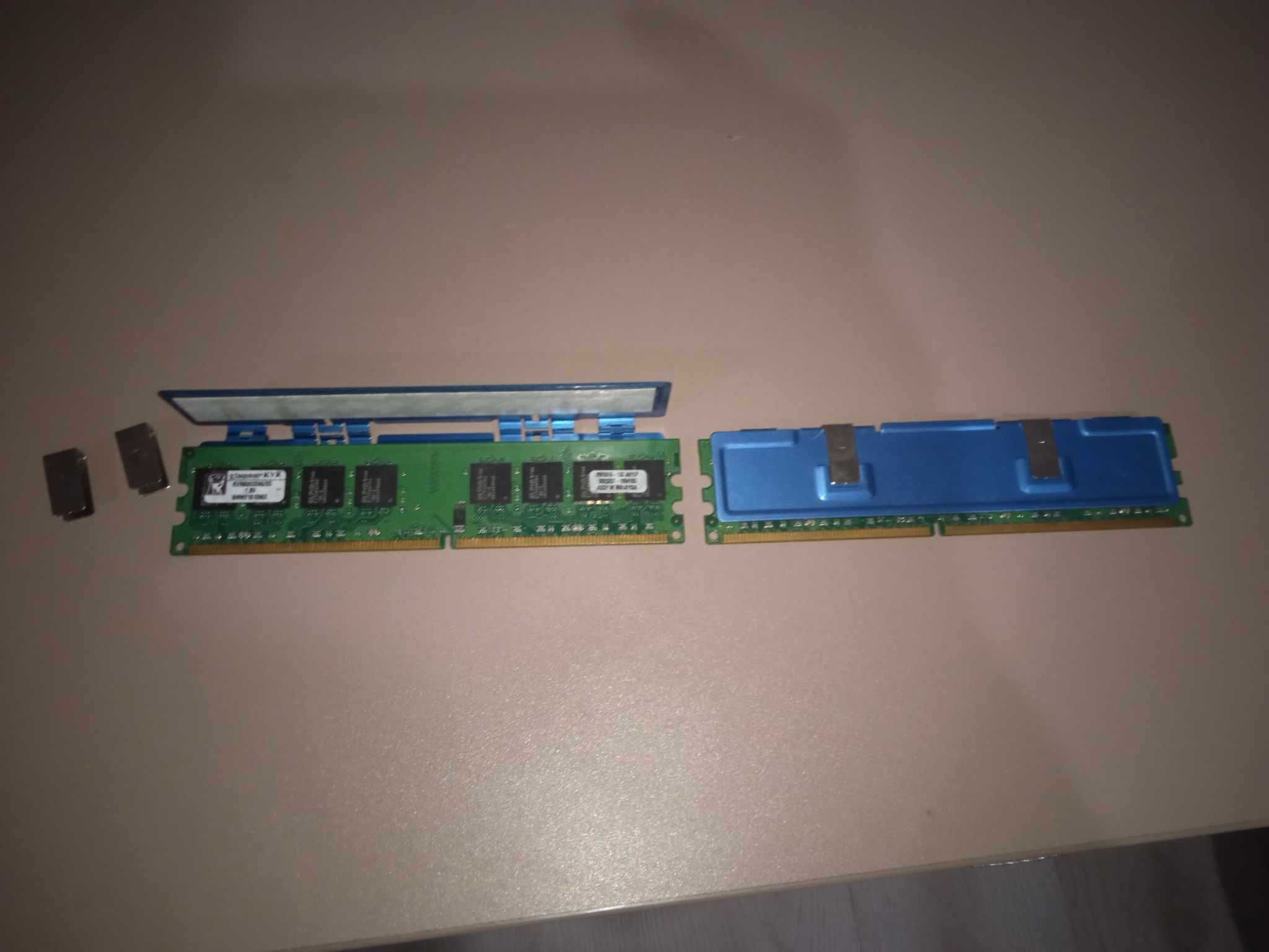 Pamięć RAM 2x 2GB Kingston (z ochronną blaszką na oby dwa)