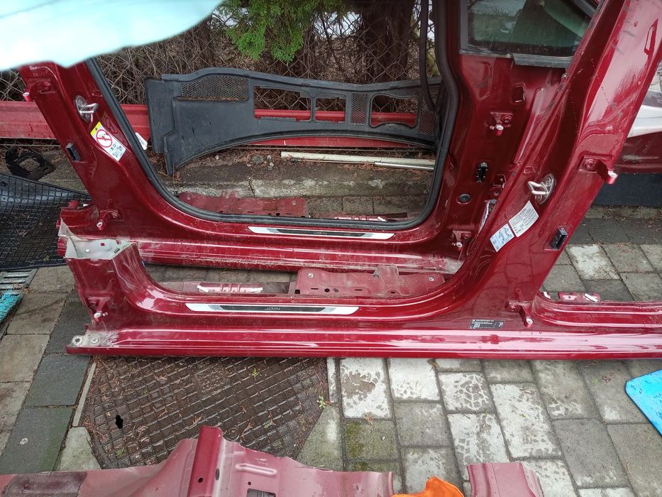 VW Golf 7 sportsvan ćwiartka słupek próg  prawy  LA3R