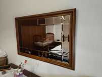 Quarto sem armário com escrivaninha