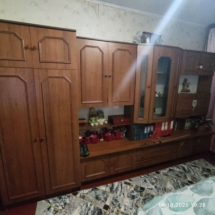 Здам кімнату дівчині/молодій жінці (можна з котиком) на Троєщині.