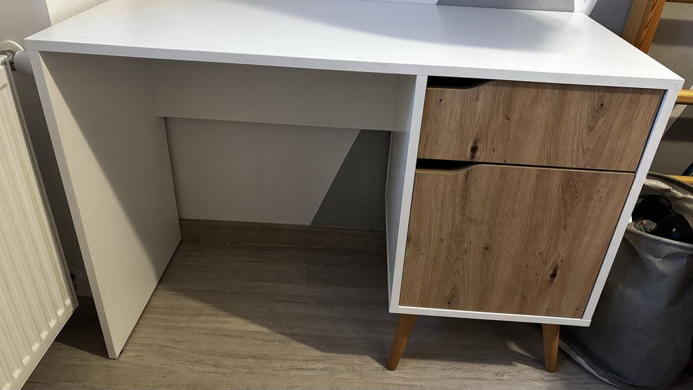 2 biurka i 2 regaly wiszące / biurko regał / meble dla dzieci