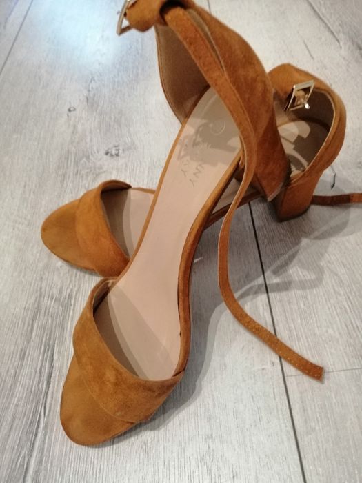 Sandałki na obcasie ccc rozm. 39
