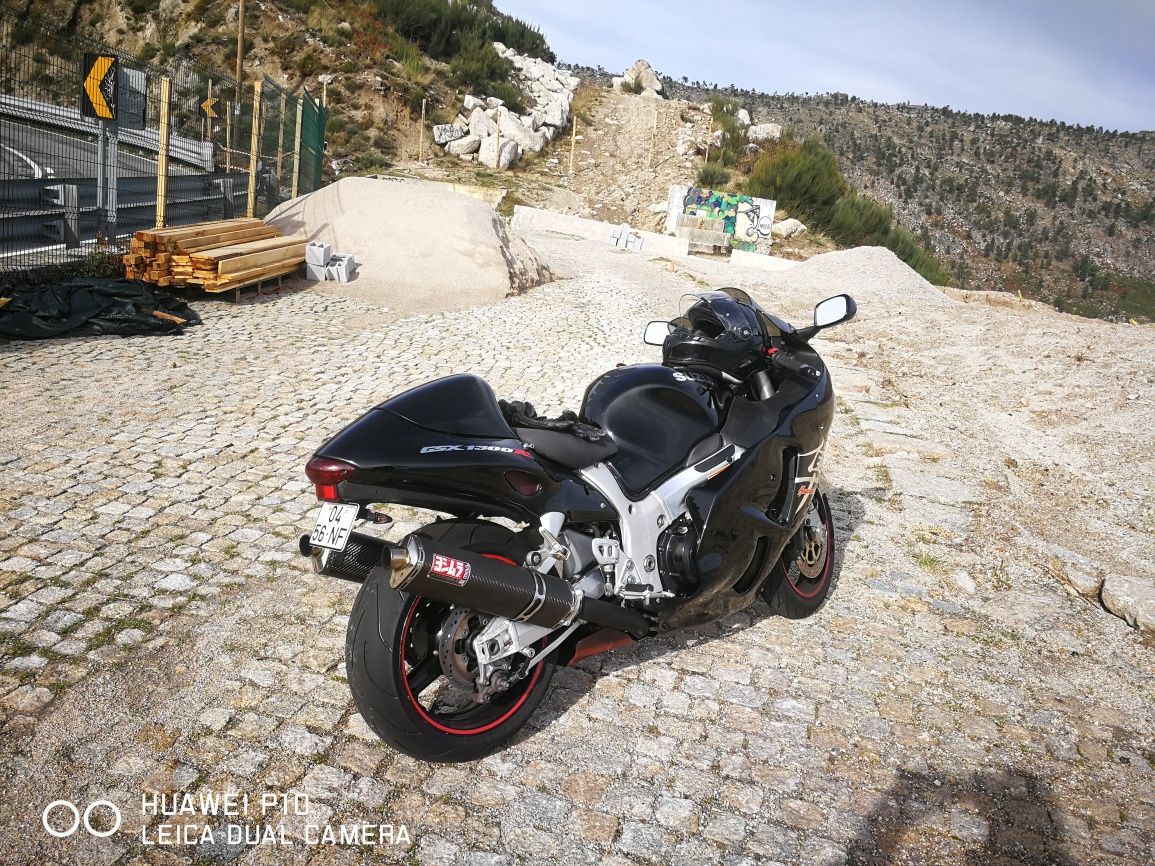 Suzuki Hayabusa 99 para peças ou completa com dois motores danificados