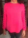 Blusa cor de rosa com bolinhas
