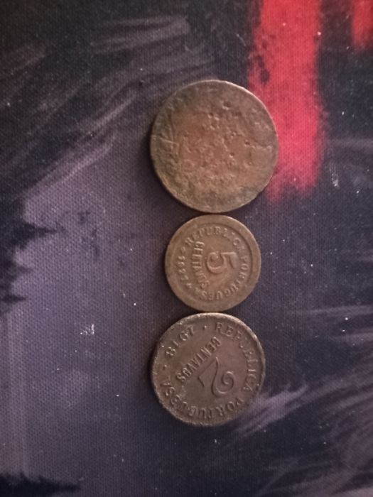 Várias moedas colecionáveis