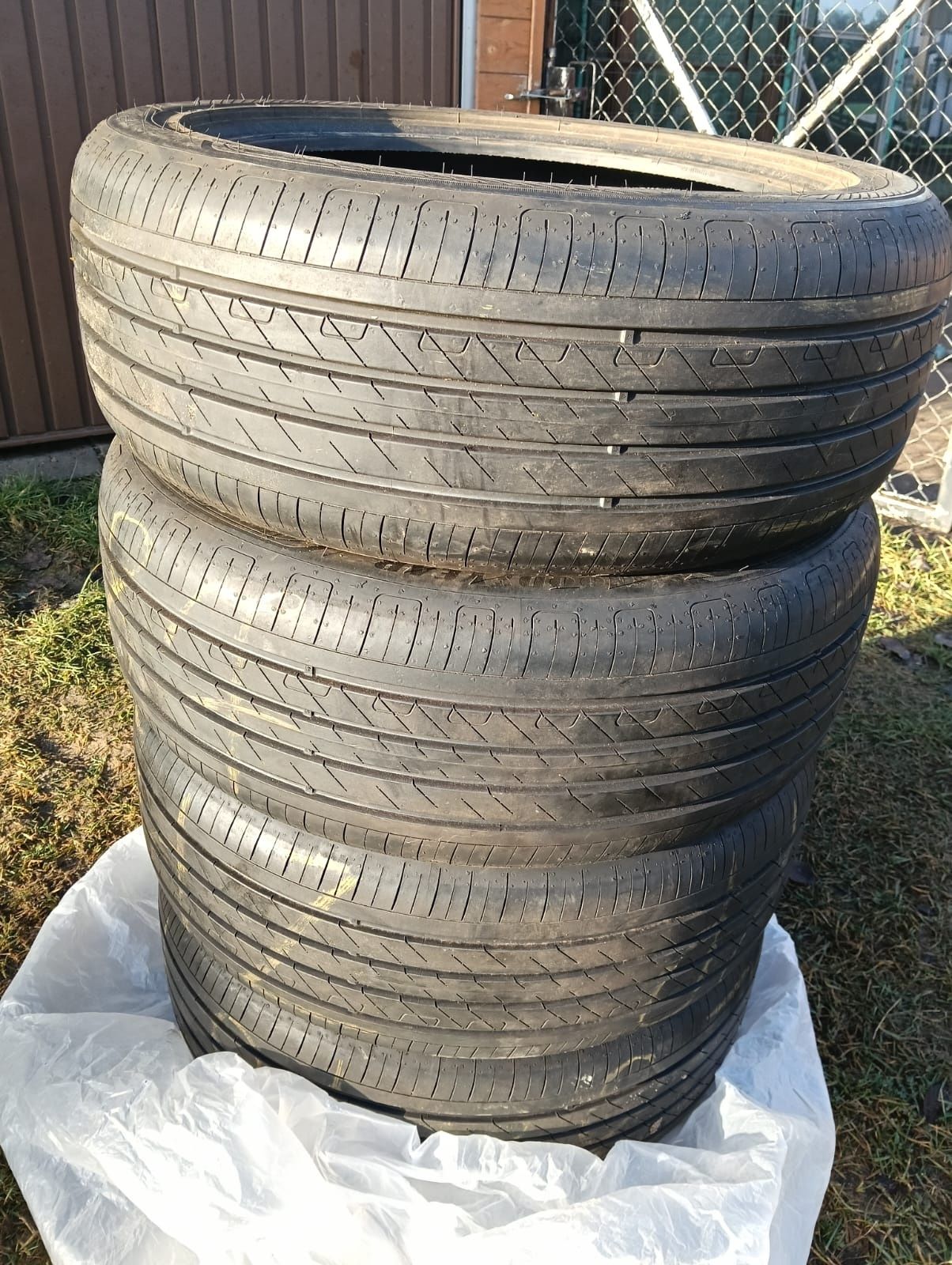 Opony letnie Goodyear 215/50/18 z 2022 roku