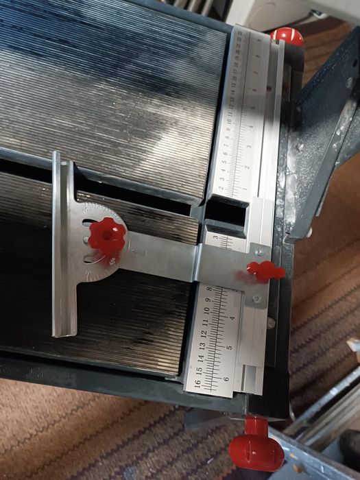 Maszyna do cięcia płytek MATRIX