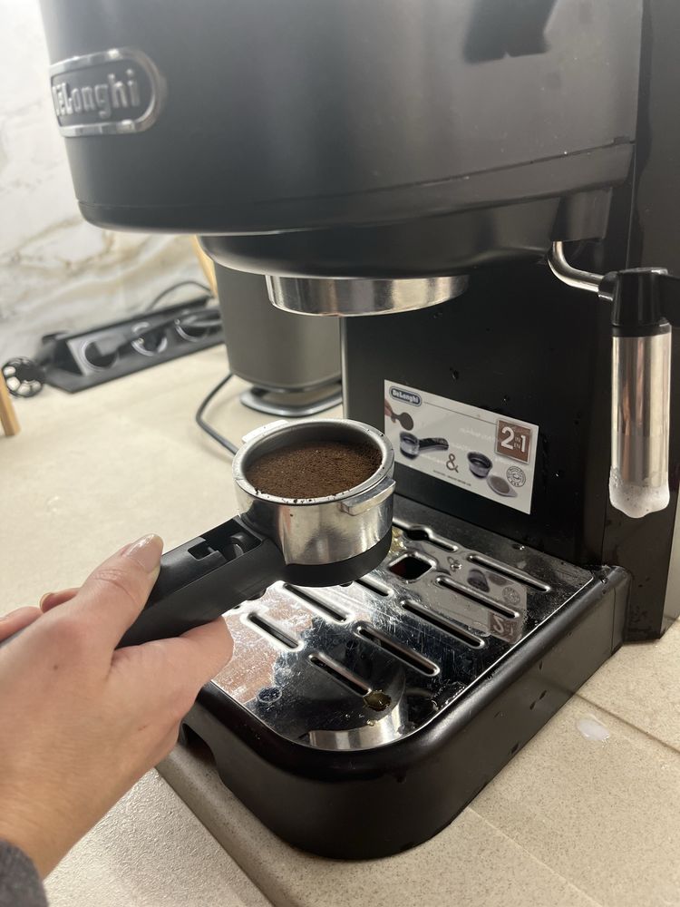 Expres do kawy Delonghi cisnieniowy czarny