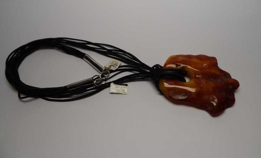 Autorski naszyjnik bursztyn rzemienie srebrne zapięcie.