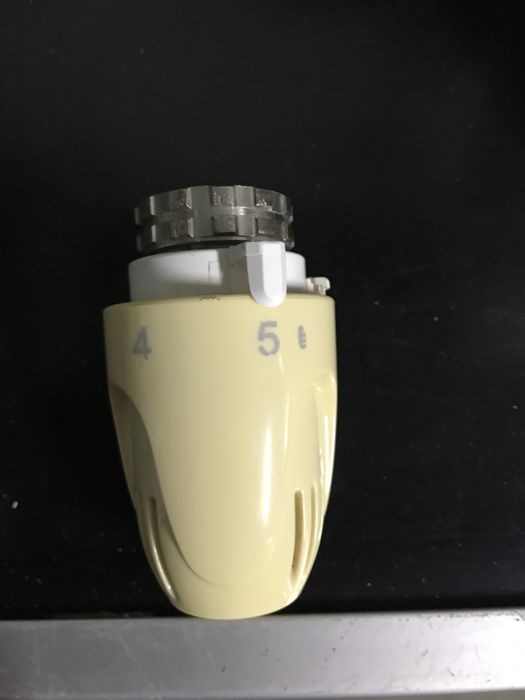 Głowica termostatyczna M30 x 1,5 - standardowy grzejnik w bloku