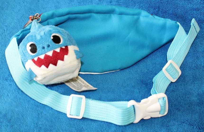 Baby Shark -Nerka torebka na pas z grającą maskotką + Gratis!!