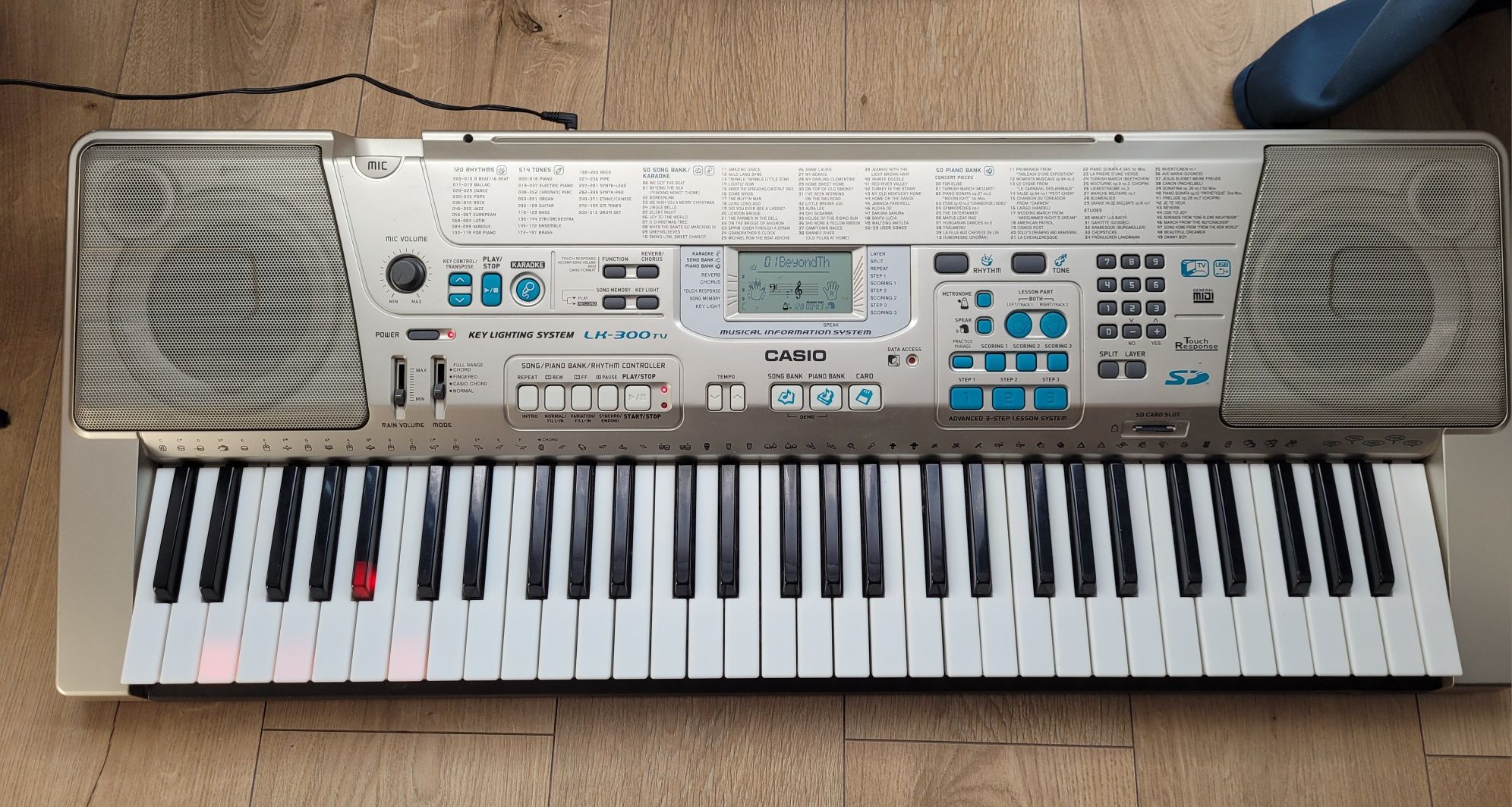 Keyboard CASIO LK-300TV key lighting system