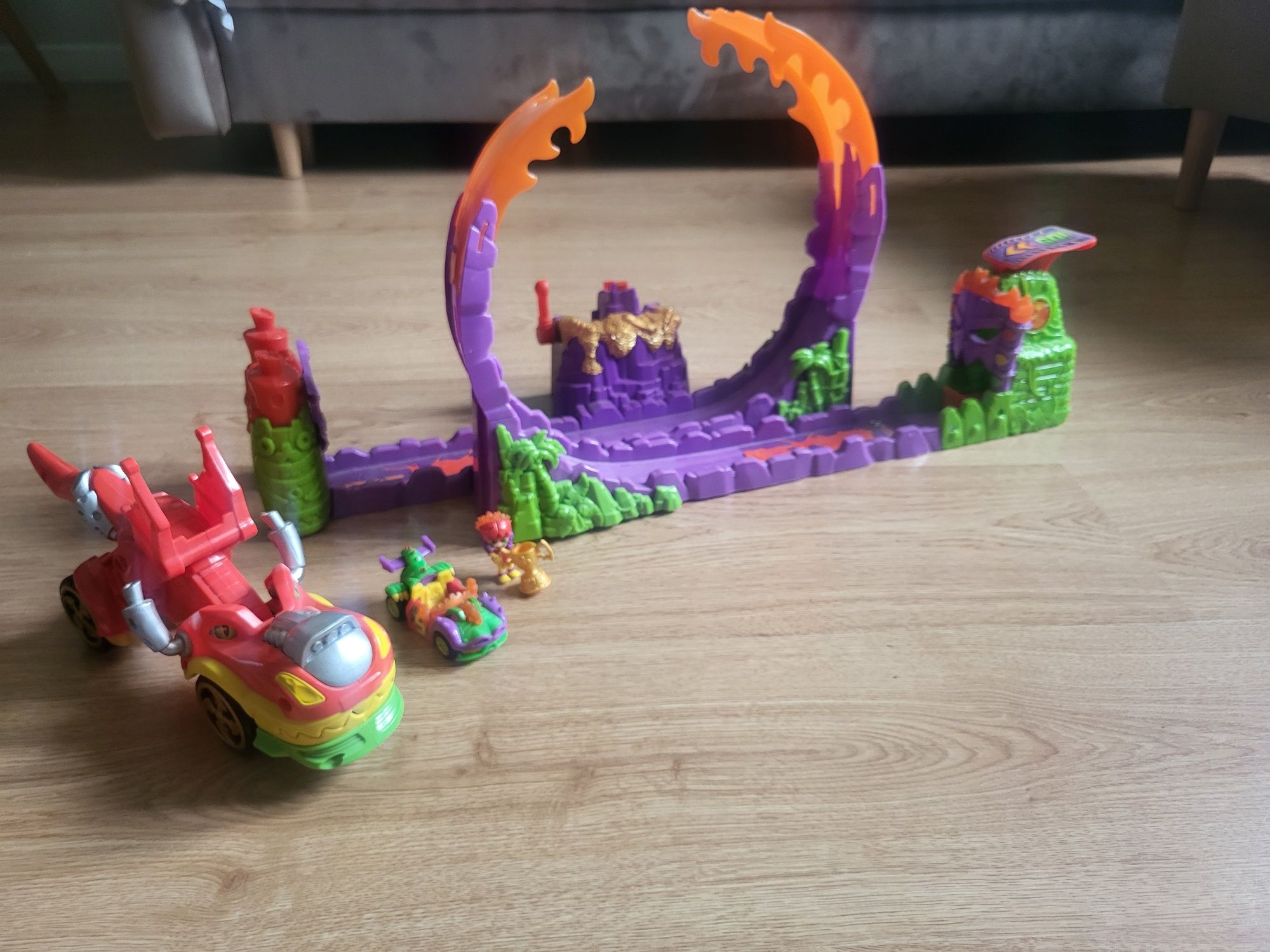 T-Racers Dragon Loop Zestaw z wyrzutnią Magic Box