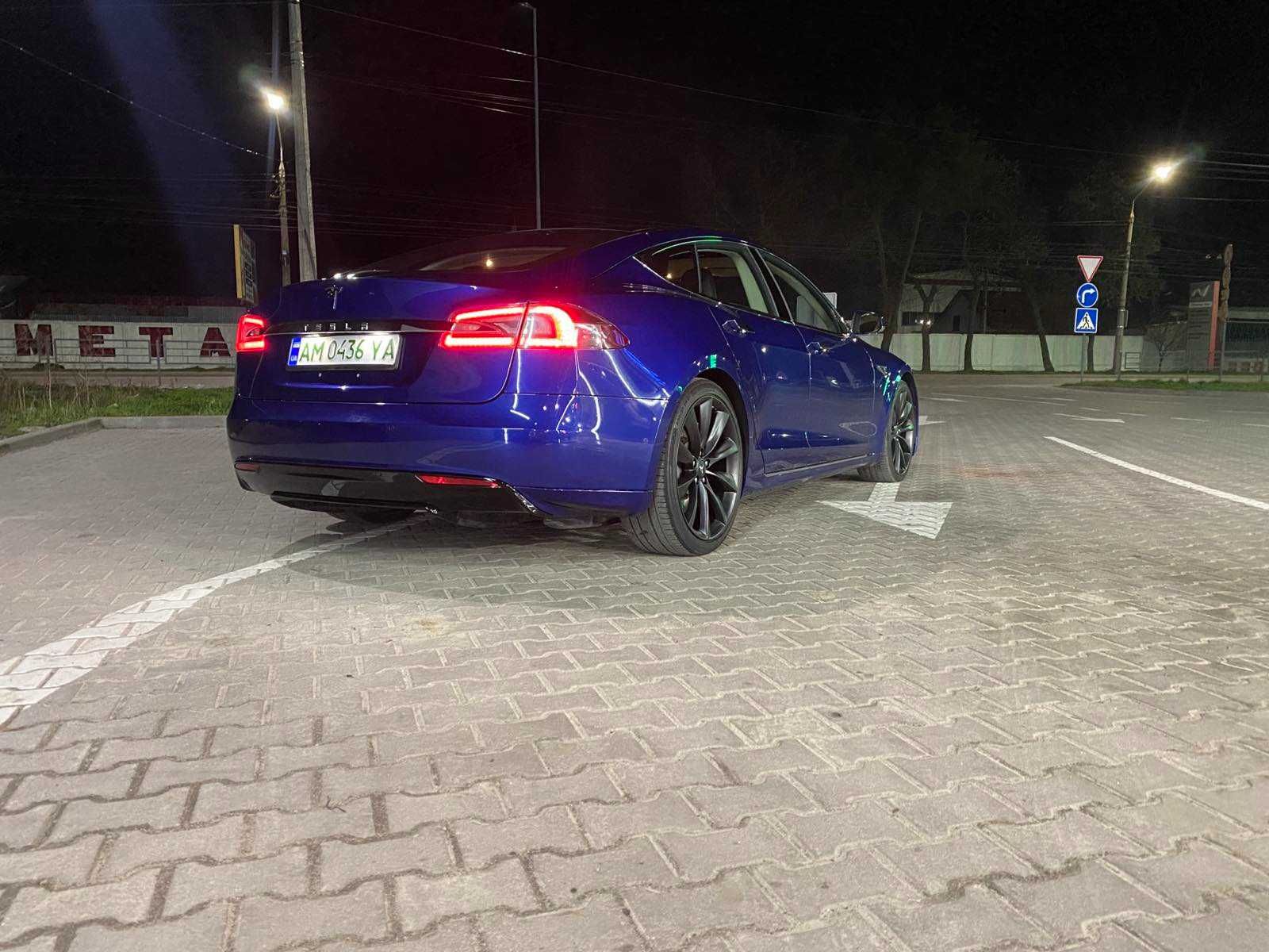 Tesla Model S 90 D