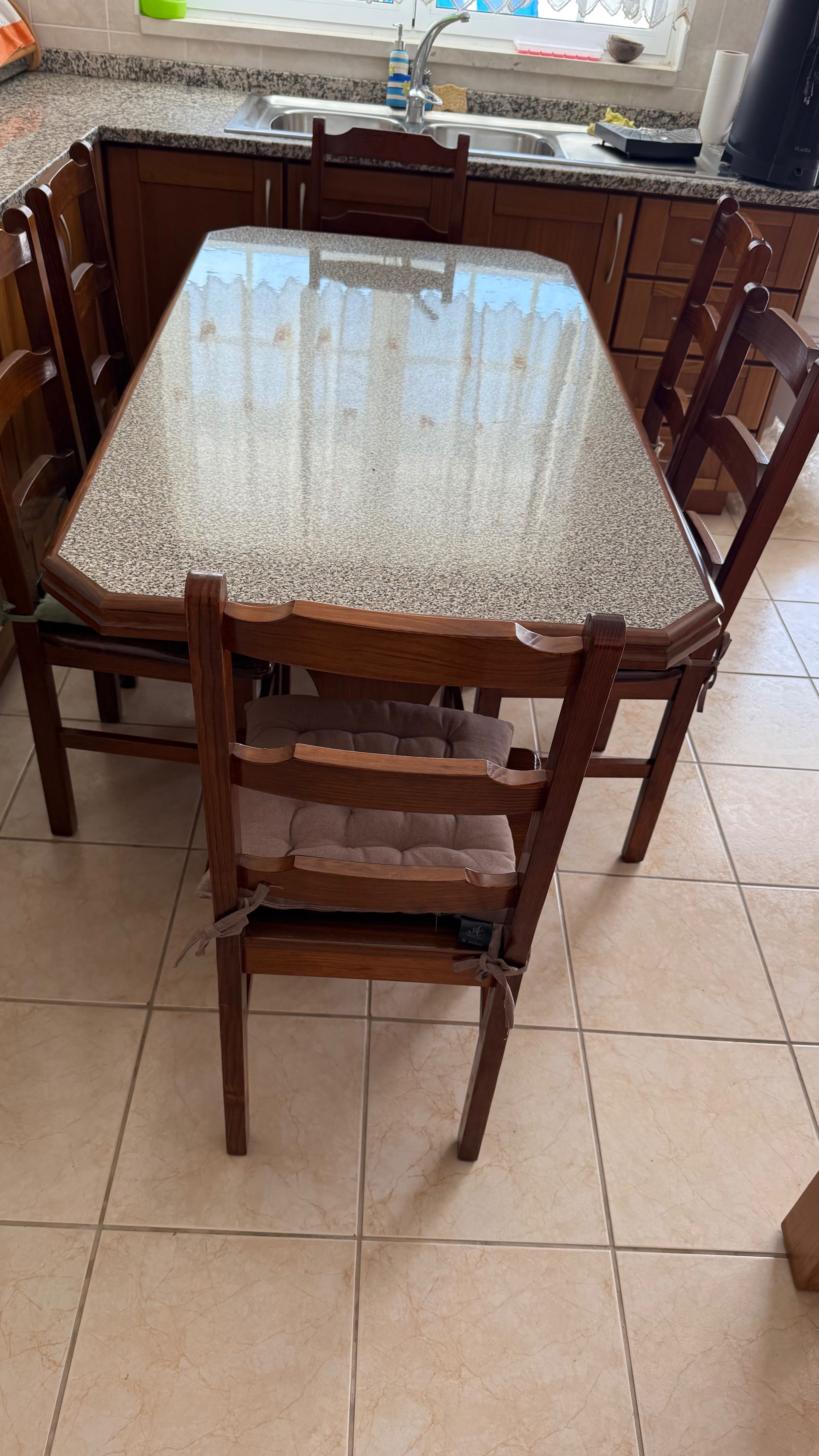 Mesa cozinha com 6 cadriras