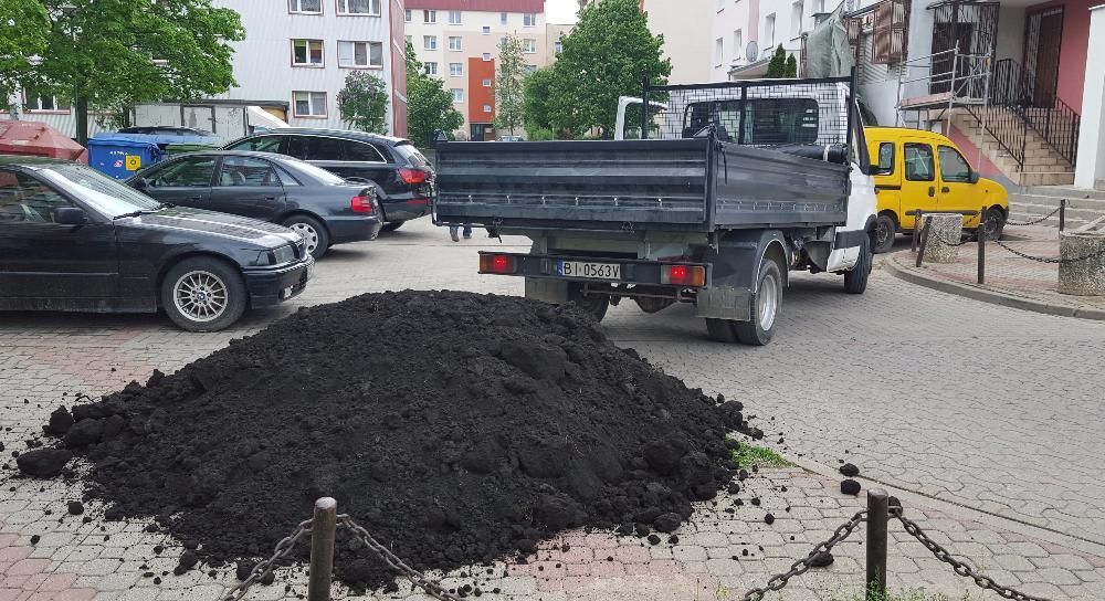 Czarnoziem ziemia ogrodowa pulpa piasek żwir kamień płukany