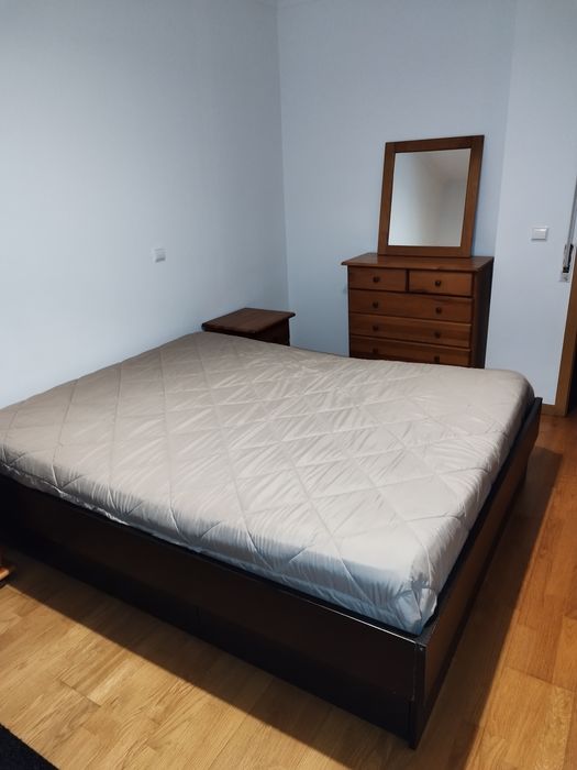 Conjunto de cama, mesas de cabeceira e comoda de quarto