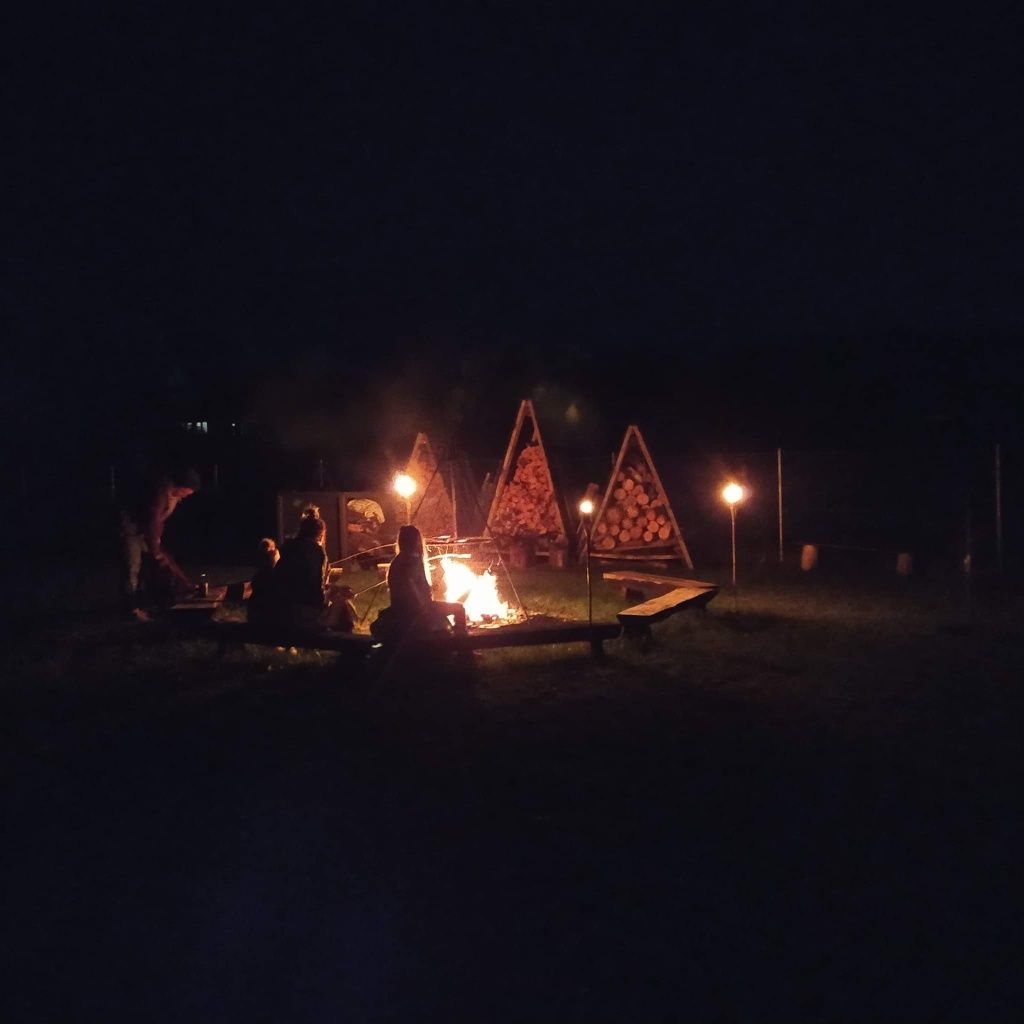 Domek całoroczny domki nad jeziorem pomost basen balia jacuzzi Mazury