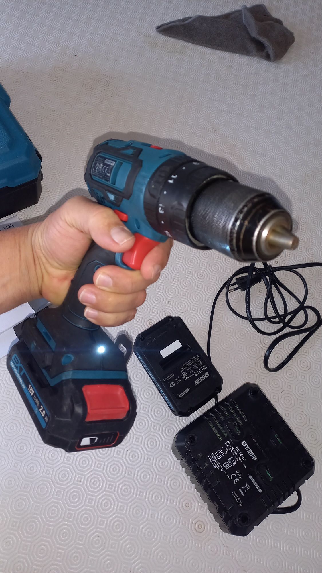 ER BAUER Europeo  18 V BERBEQUIN Aparafusadora 2 AMP. X2