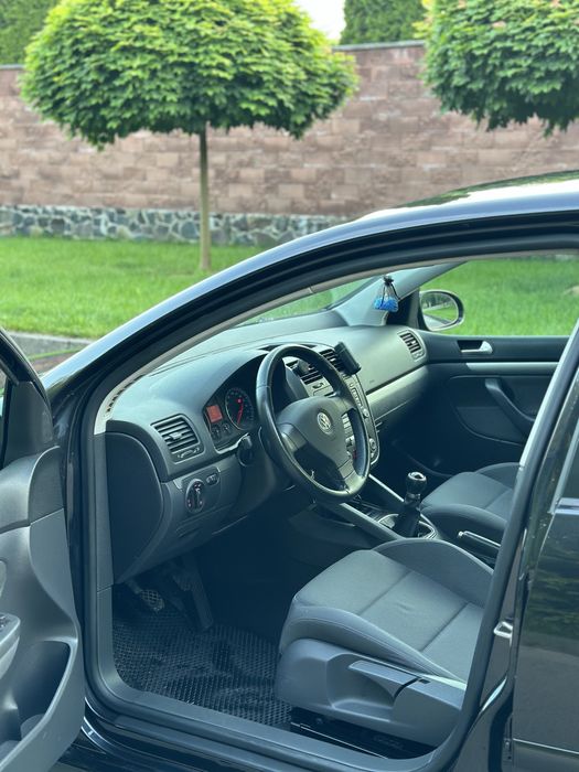 Volkswagen Golf 5 V 1.4MPI