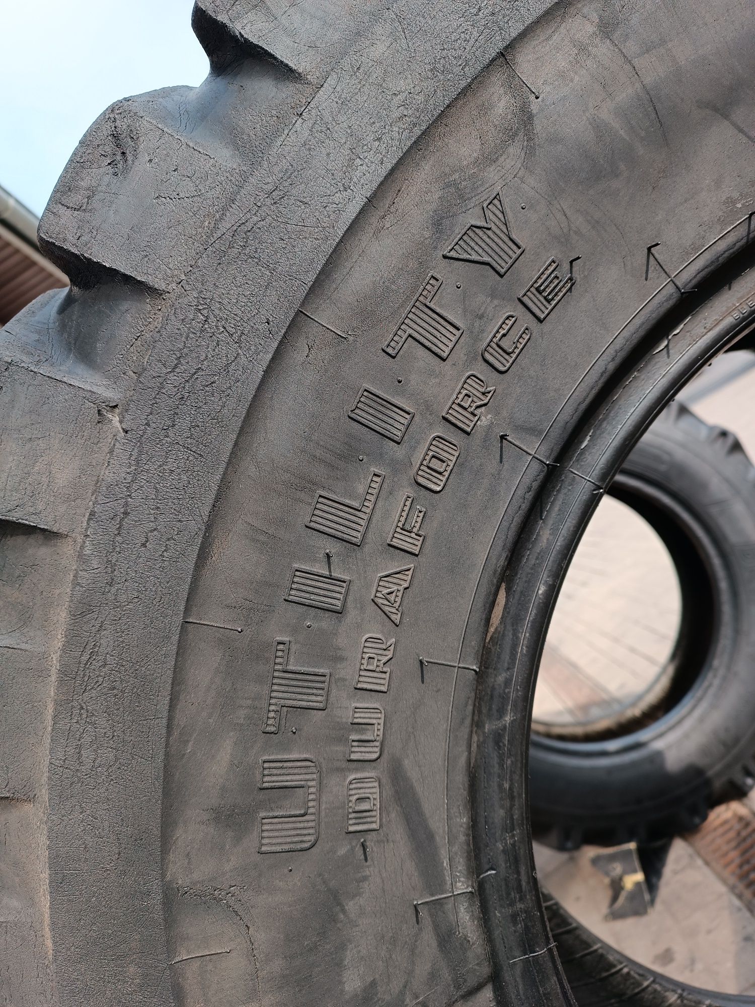 365/80R20 Firestone Utility Duraforce