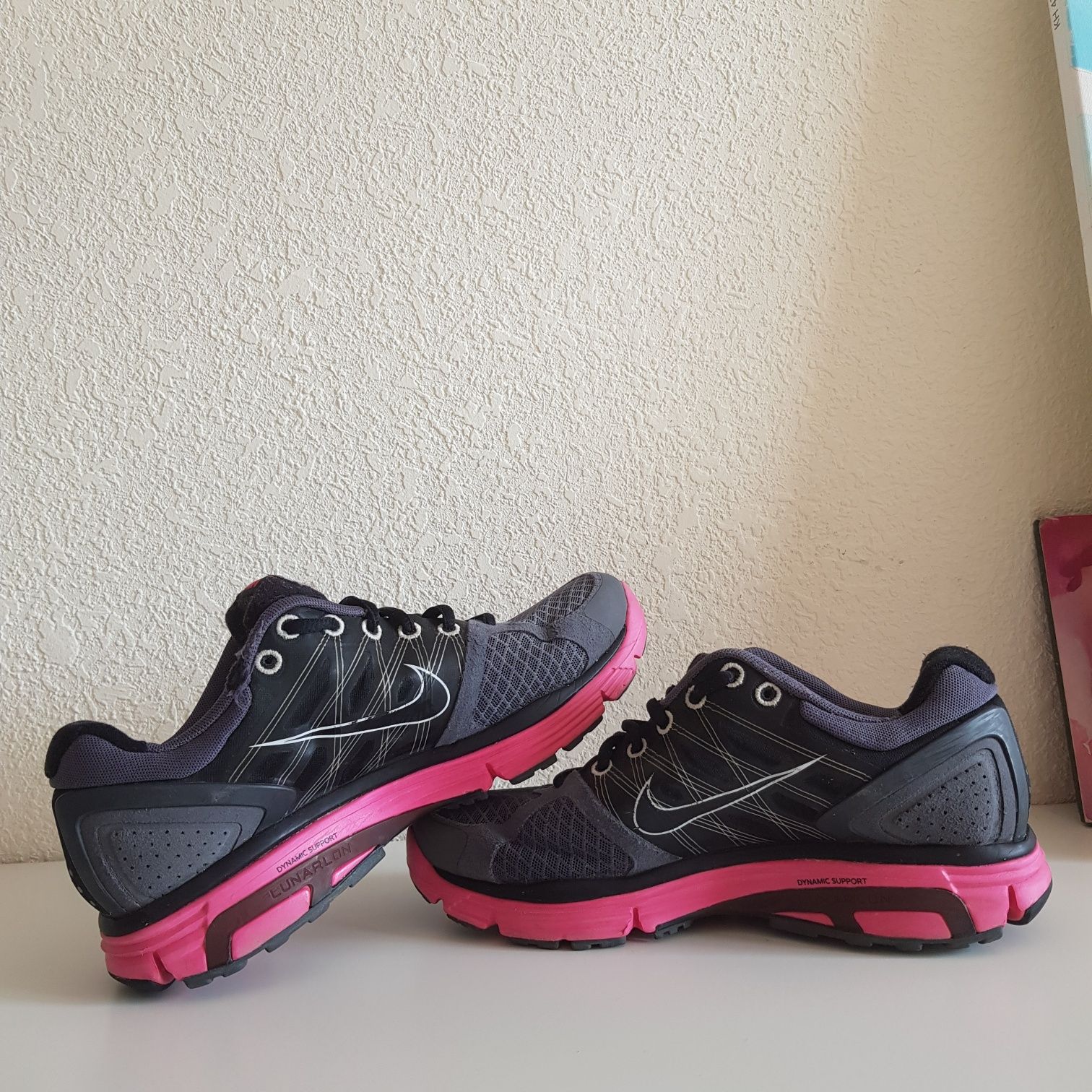Кросівки жіночі Nike Lunarglide 2