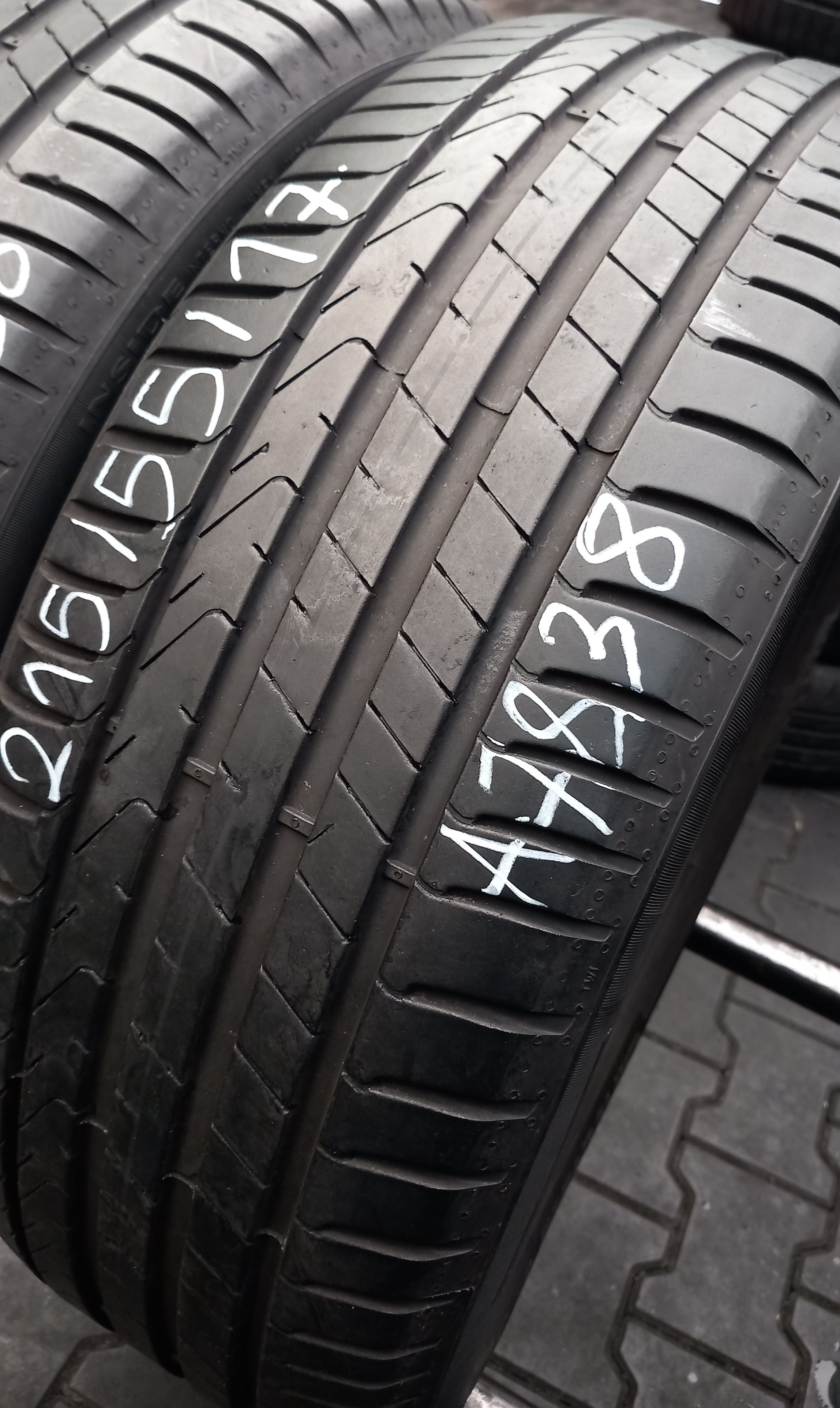215/55/17 Pirelli Cinturato P7 P7C2 Seal 94V