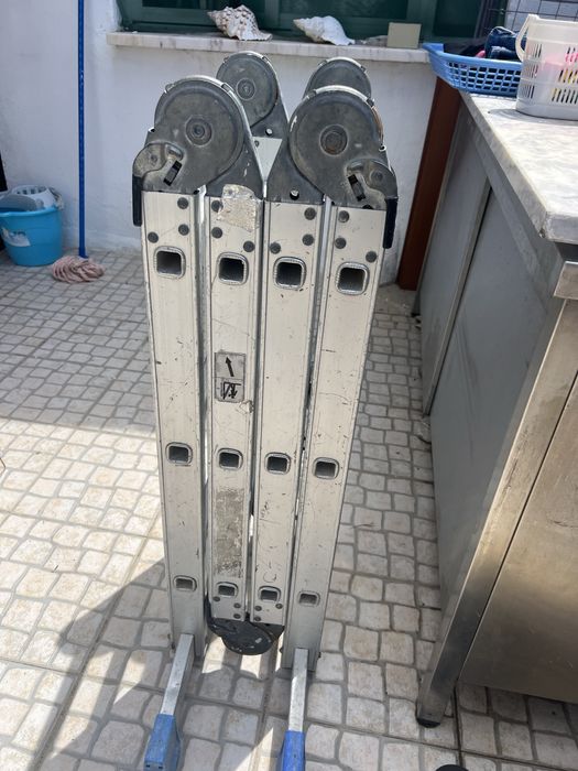 Escadote de aluminio