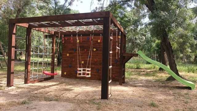 PARQUE INFANTIL, REDE DE CORDAS, PEDRAS DE ESCALADA, ESCADA DE MACACO.