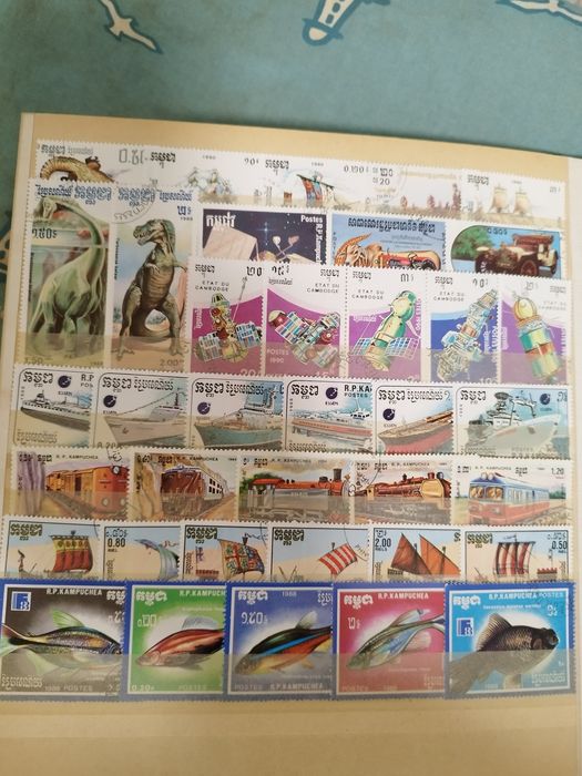 Classificador com 300 selos diferentes Cambodja