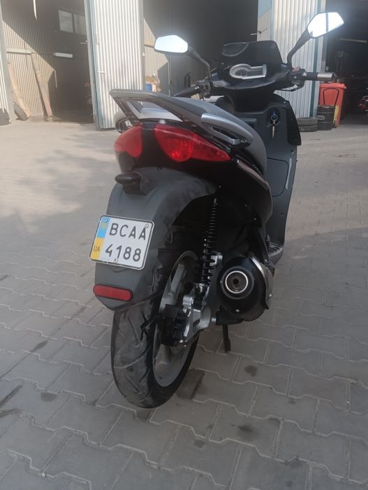 Aprilia sportsity 250