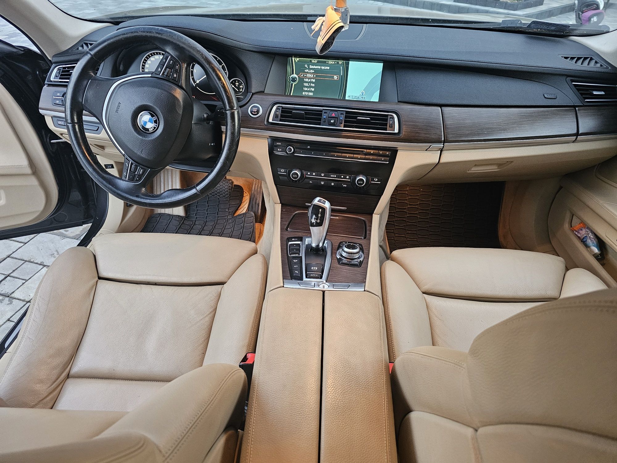 BMW seria 7 F01 740d xDrive